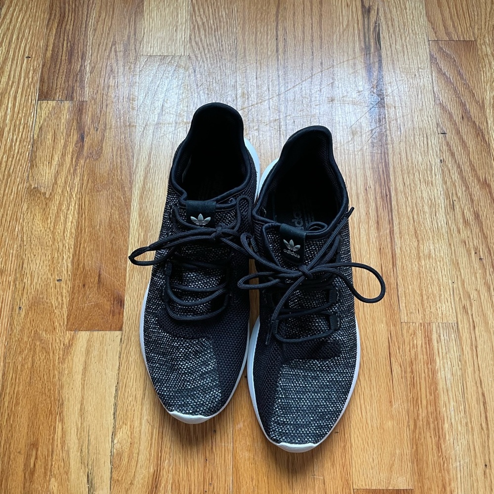 Men’s Black/White Adidas Sneakers (9 1/2)